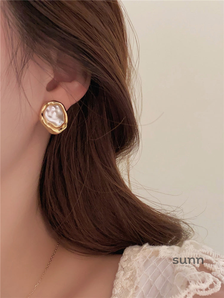 Maddison Asymmetrical Pearl Drop Earrings [0IRFZGA8]