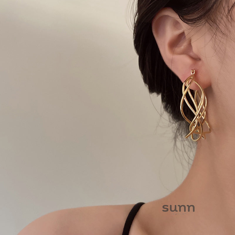 Maddux Sculptural Gold Hoops [KI8T8YIW]