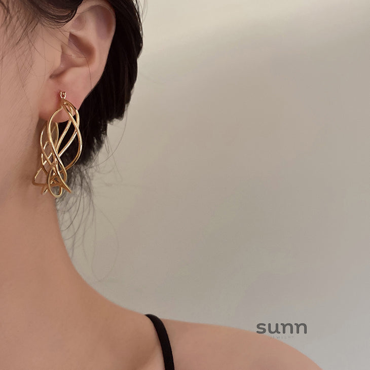 Maddux Sculptural Gold Hoops [41K3NCSX]