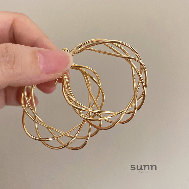 Maddux Sculptural Gold Hoops [XINHR1AE]