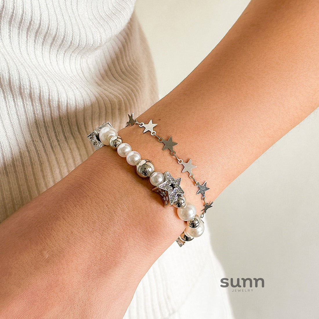 Maddyn Magnetic Charm Bracelets [C5F0E4CF]
