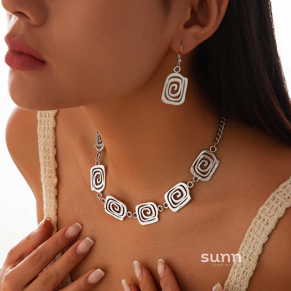 Madigan Sculptural Coil Necklace [PACQ3GX0]