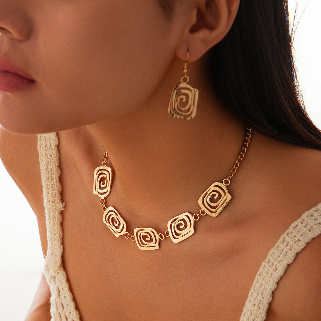 Madigan Sculptural Coil Necklace [HTX08N78]