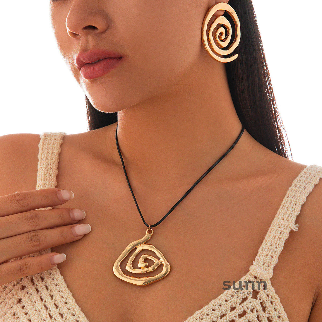 Madigan Sculptural Coil Necklace [HTX08N78]