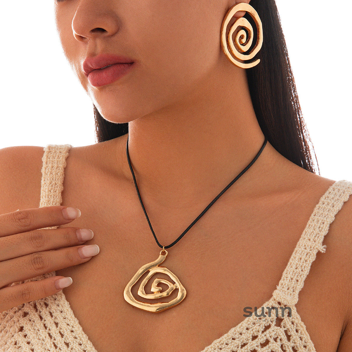 Madigan Sculptural Coil Necklace [JUKG5W79]