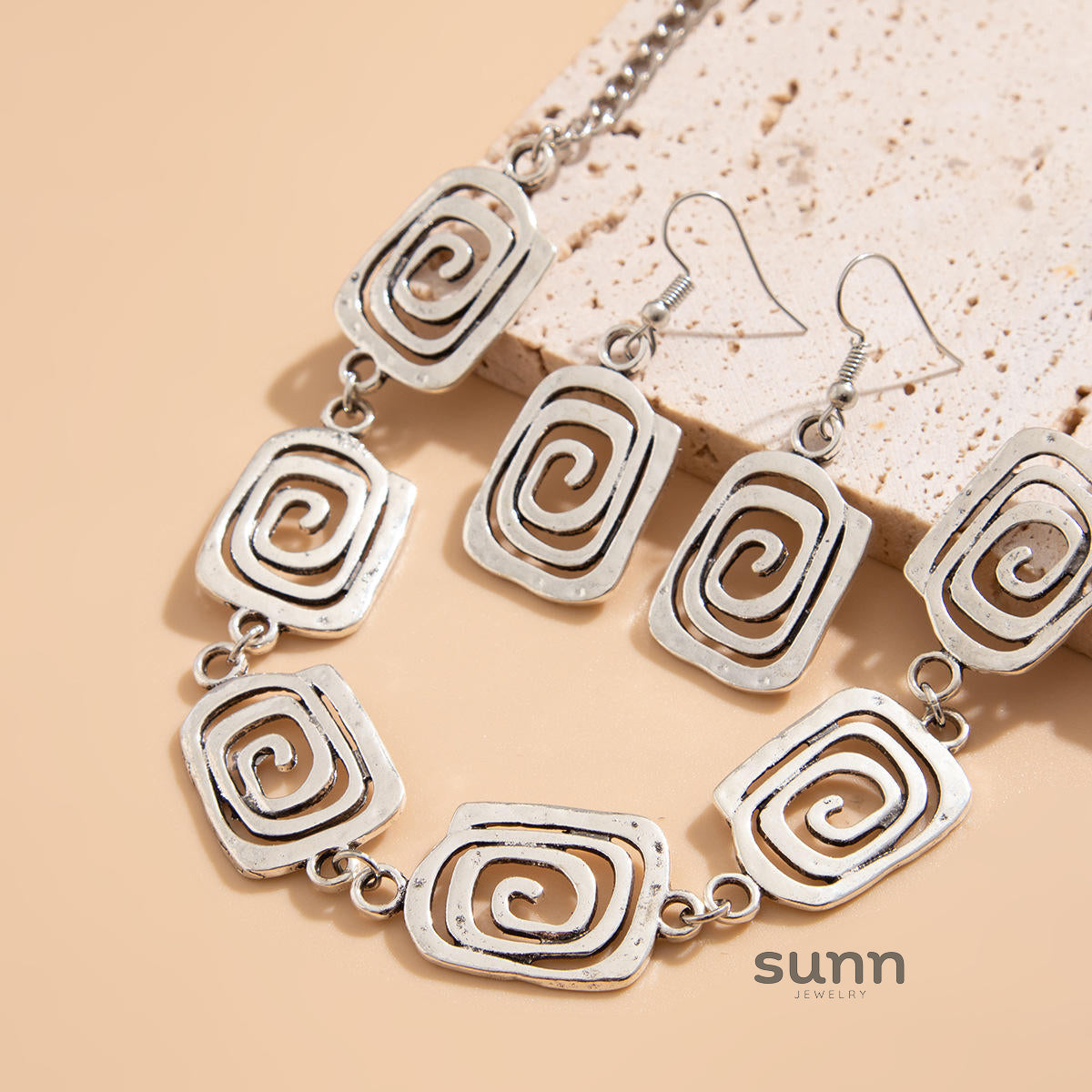 Madigan Sculptural Coil Necklace [IL9X2X9Z]