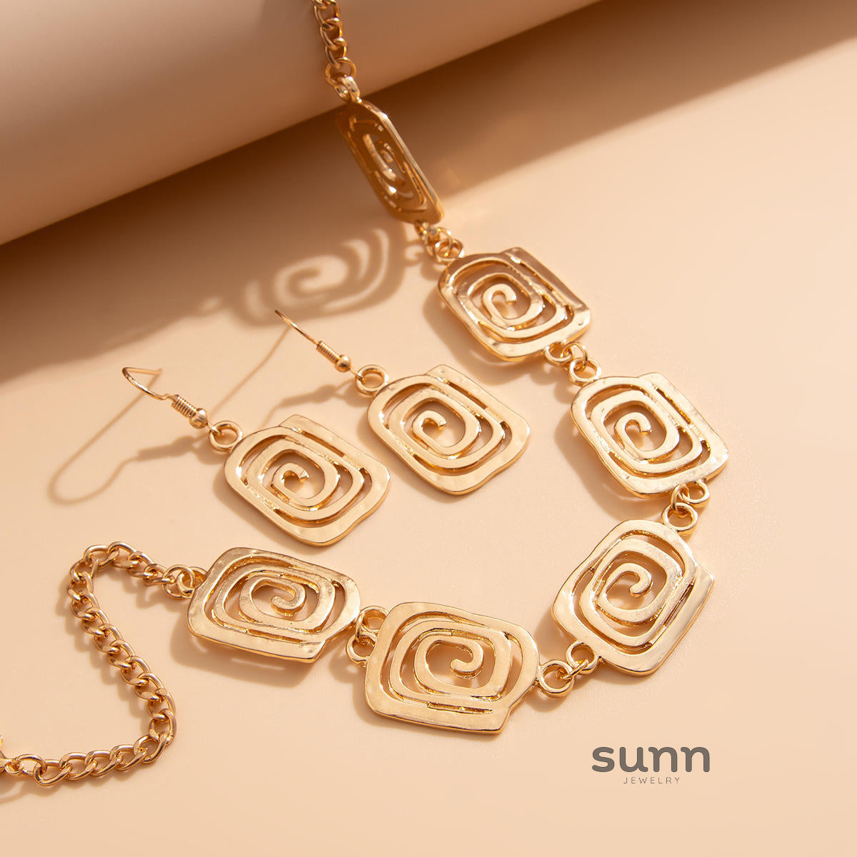 Madigan Sculptural Coil Necklace [DGT50T66]