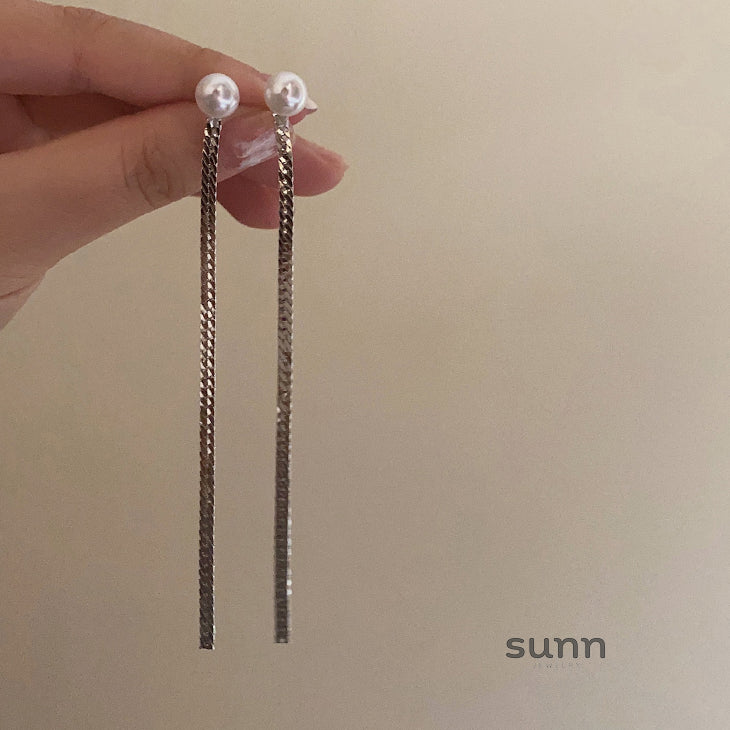 Madilynn Pearl Tassel Earrings [J3PE747Z]
