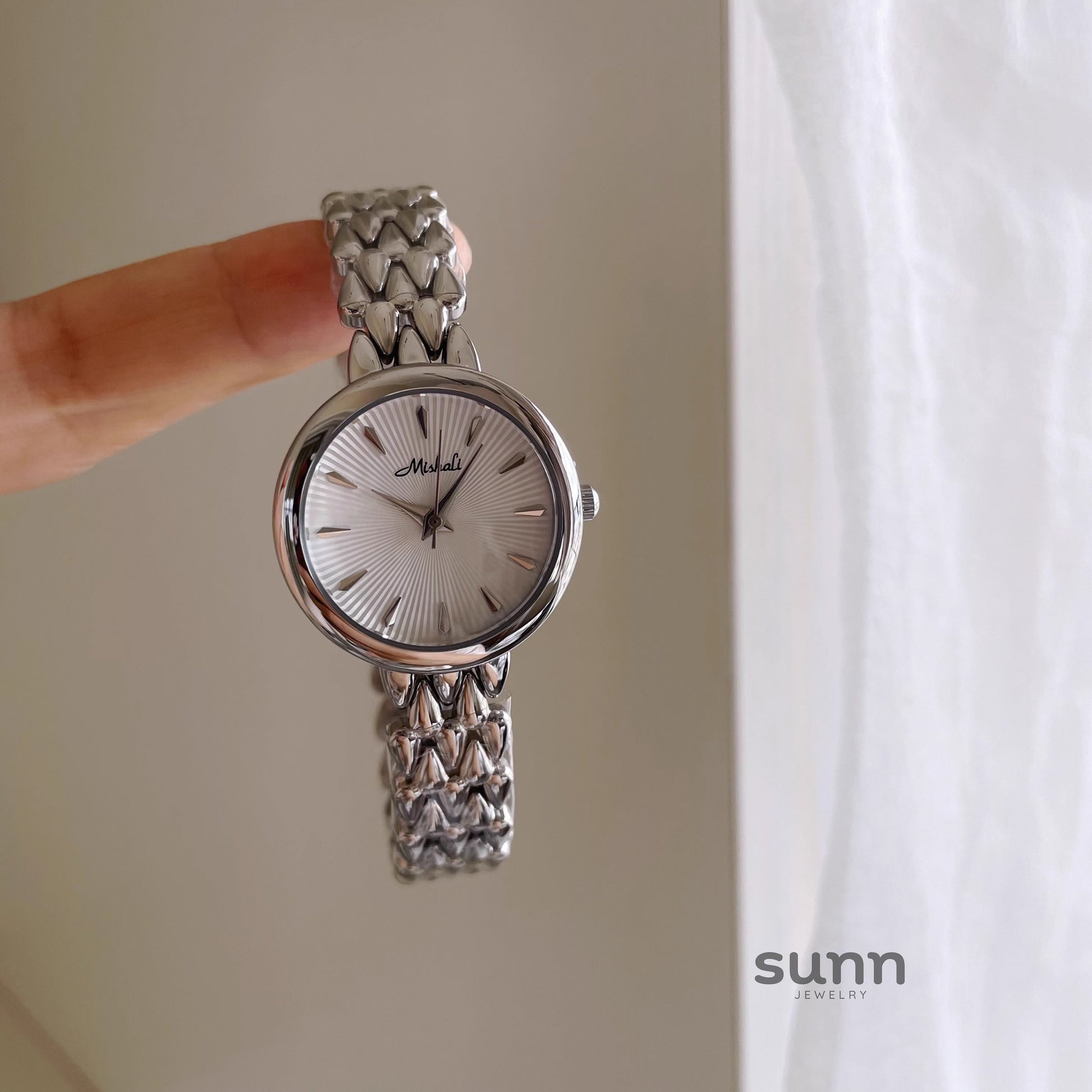 Madilynn Retro Round Timepiece [YTEZ9V3A]