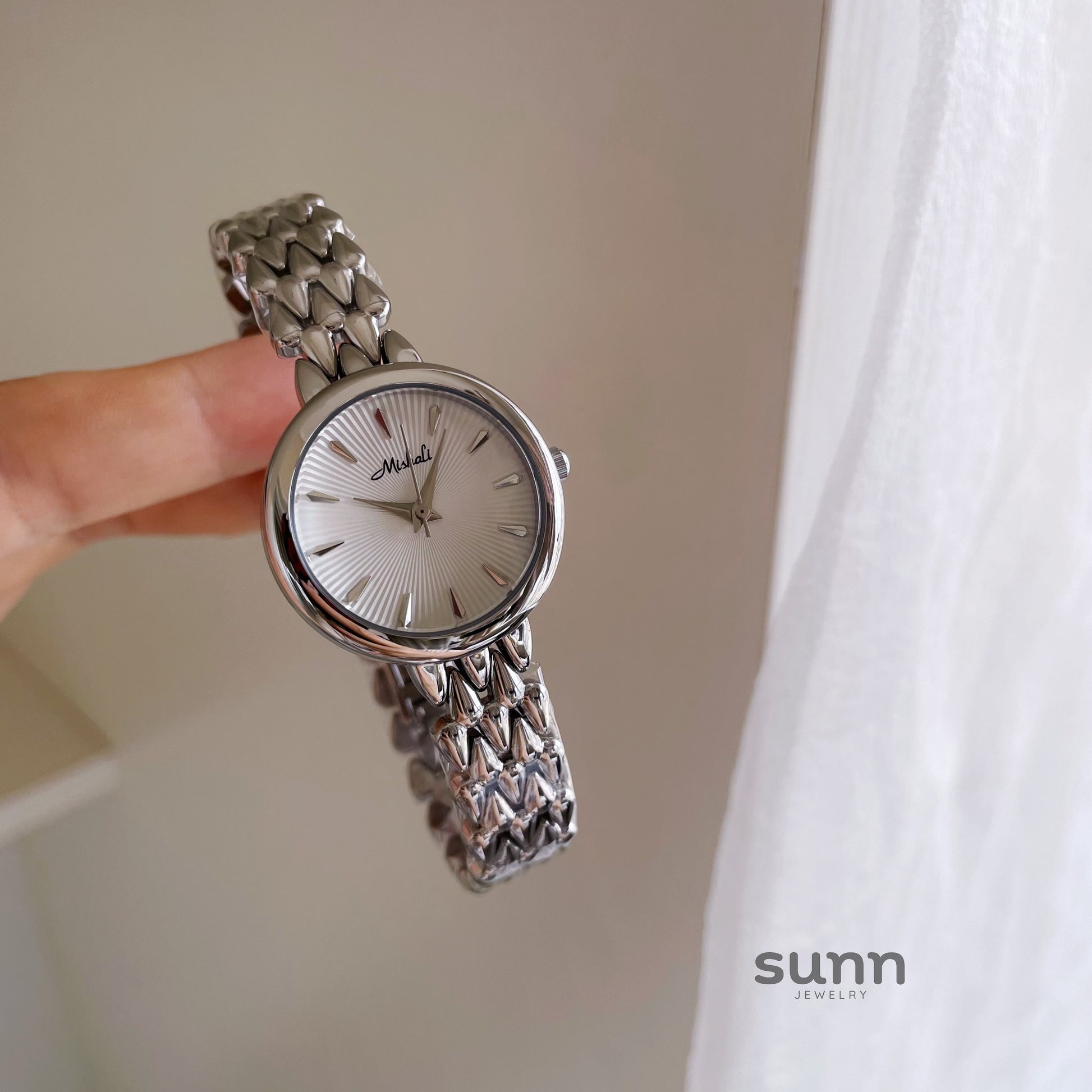 Madilynn Retro Round Timepiece [2BW9P220]