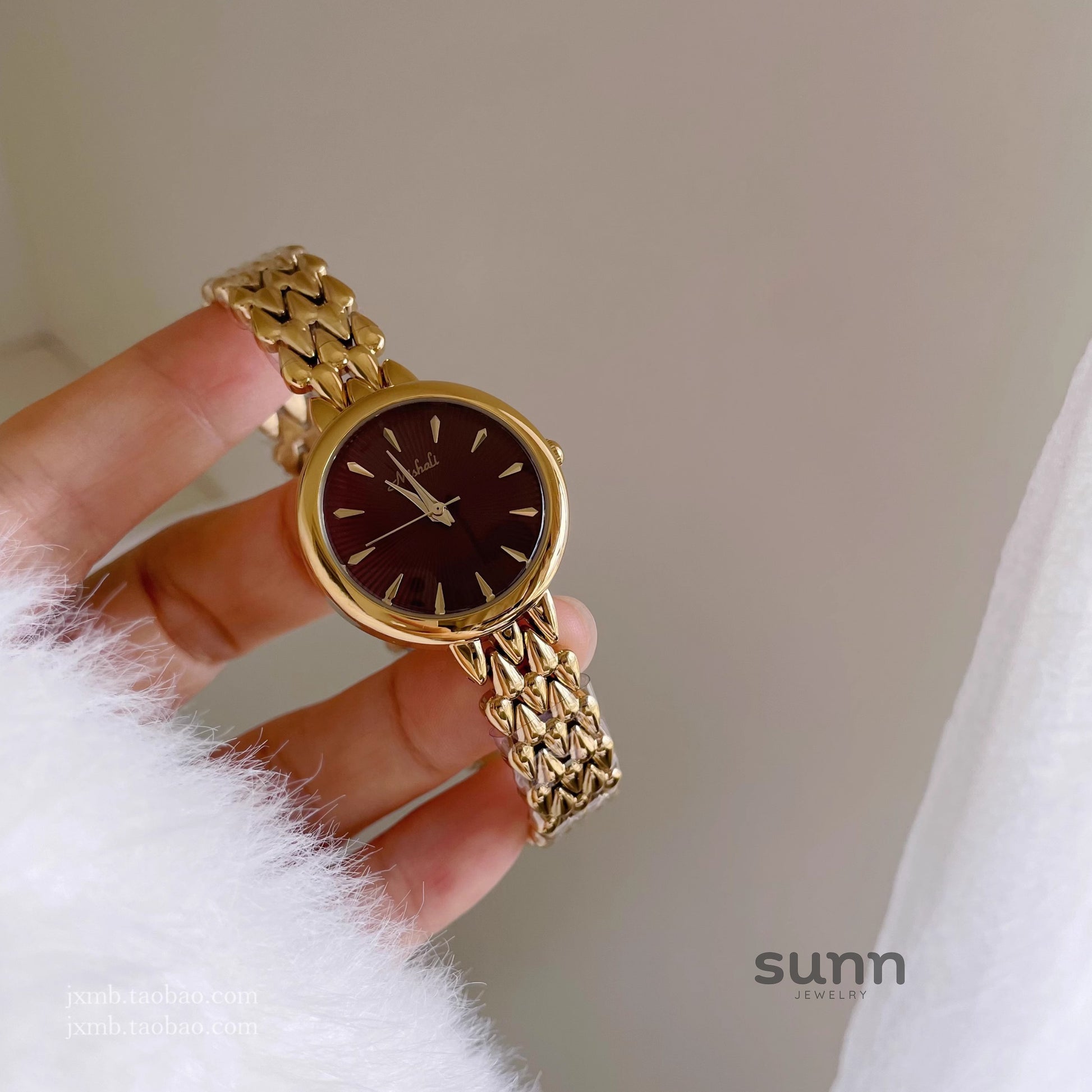 Madilynn Retro Round Timepiece [5JQLB04T]