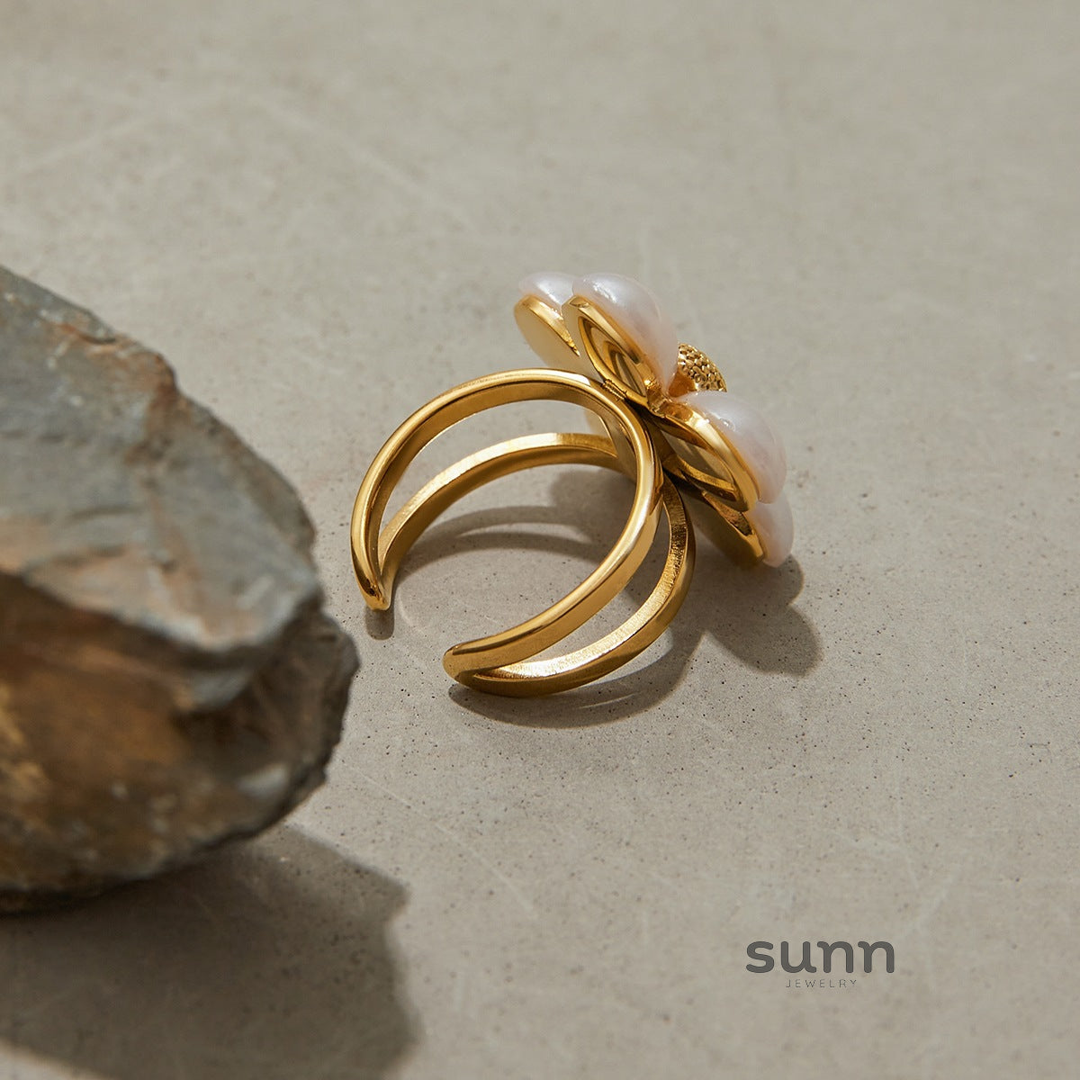 Mae Pearl Bloom Ring [UTYSL8KD]