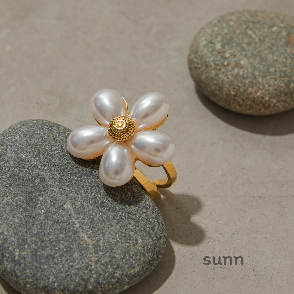 Mae Pearl Bloom Ring [VBPW1XMA]