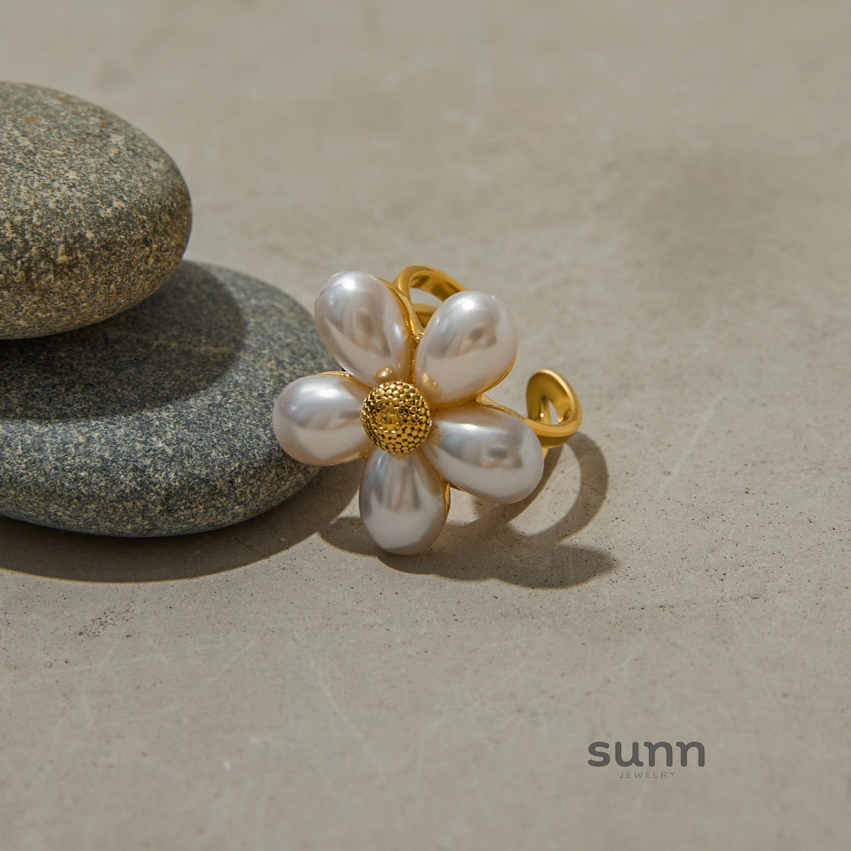 Mae Pearl Bloom Ring [GEMF2ZHN]
