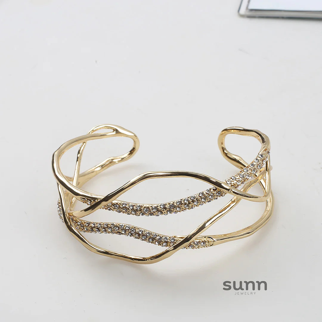 Maelee Twisted Open Cuff