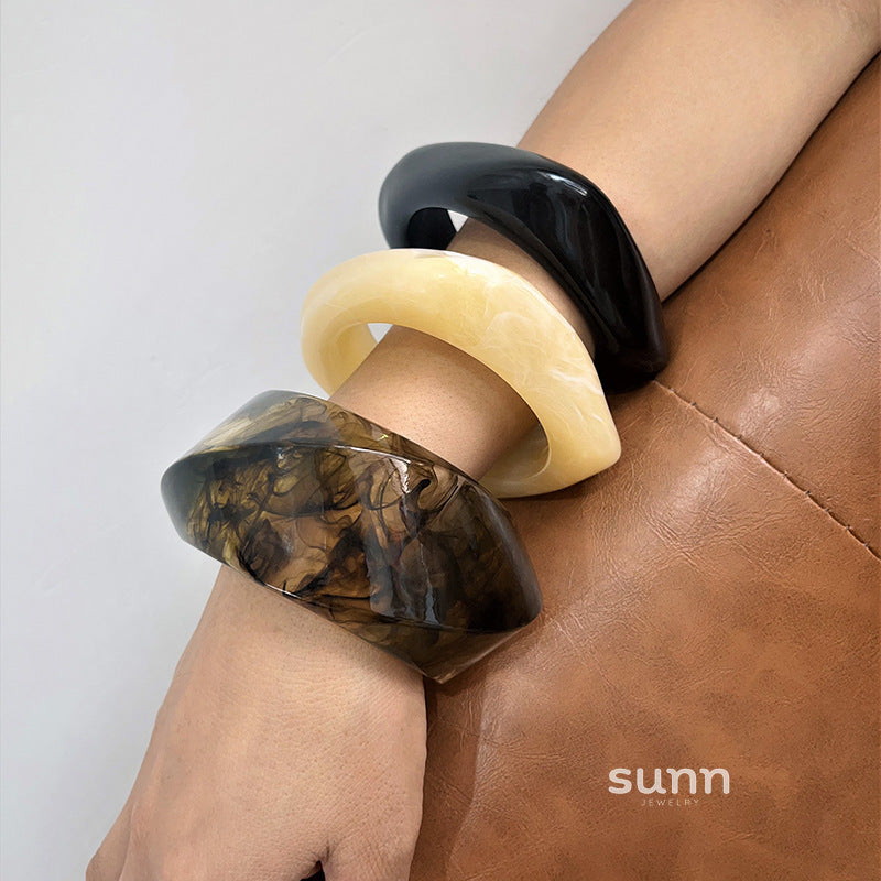 Maeleigh Abstract Resin Cuff [DA2JIKT0]