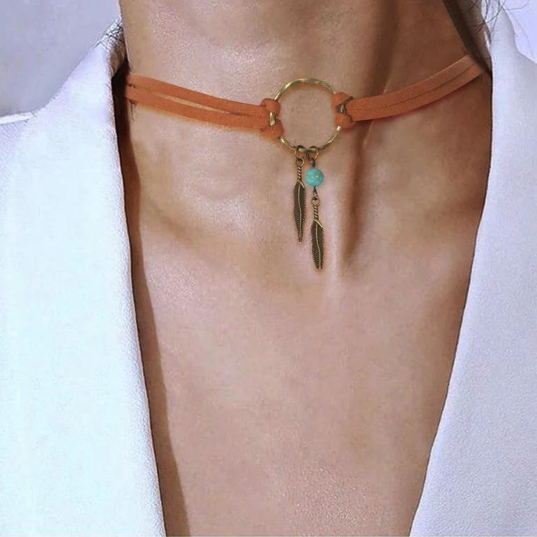 Magali Leaf Pendant Choker