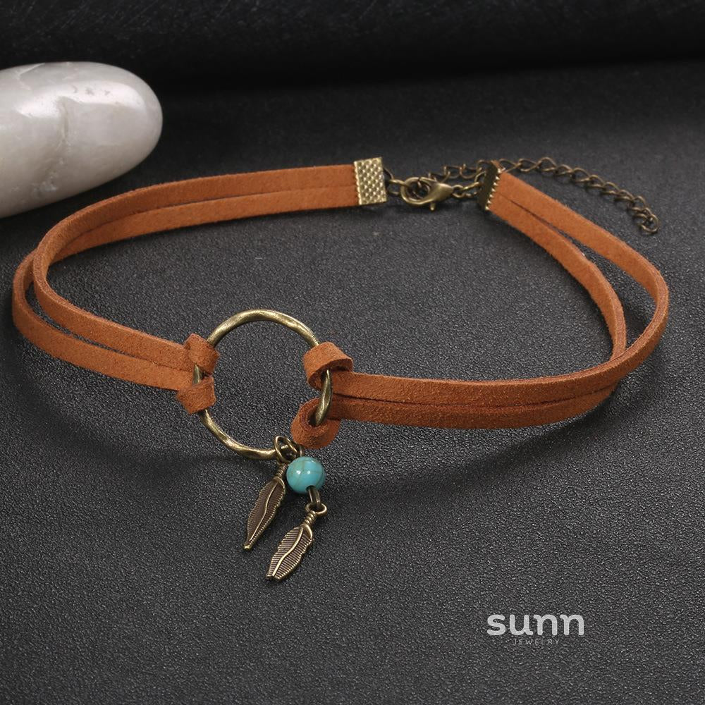 Magali Leaf Pendant Choker
