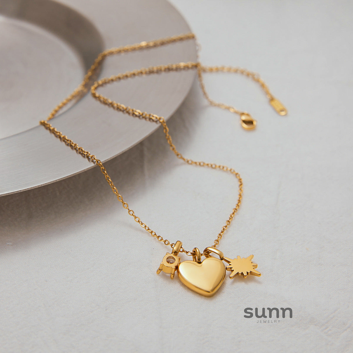 Magdalena Delicate Heart Necklace [FXI571NQ]