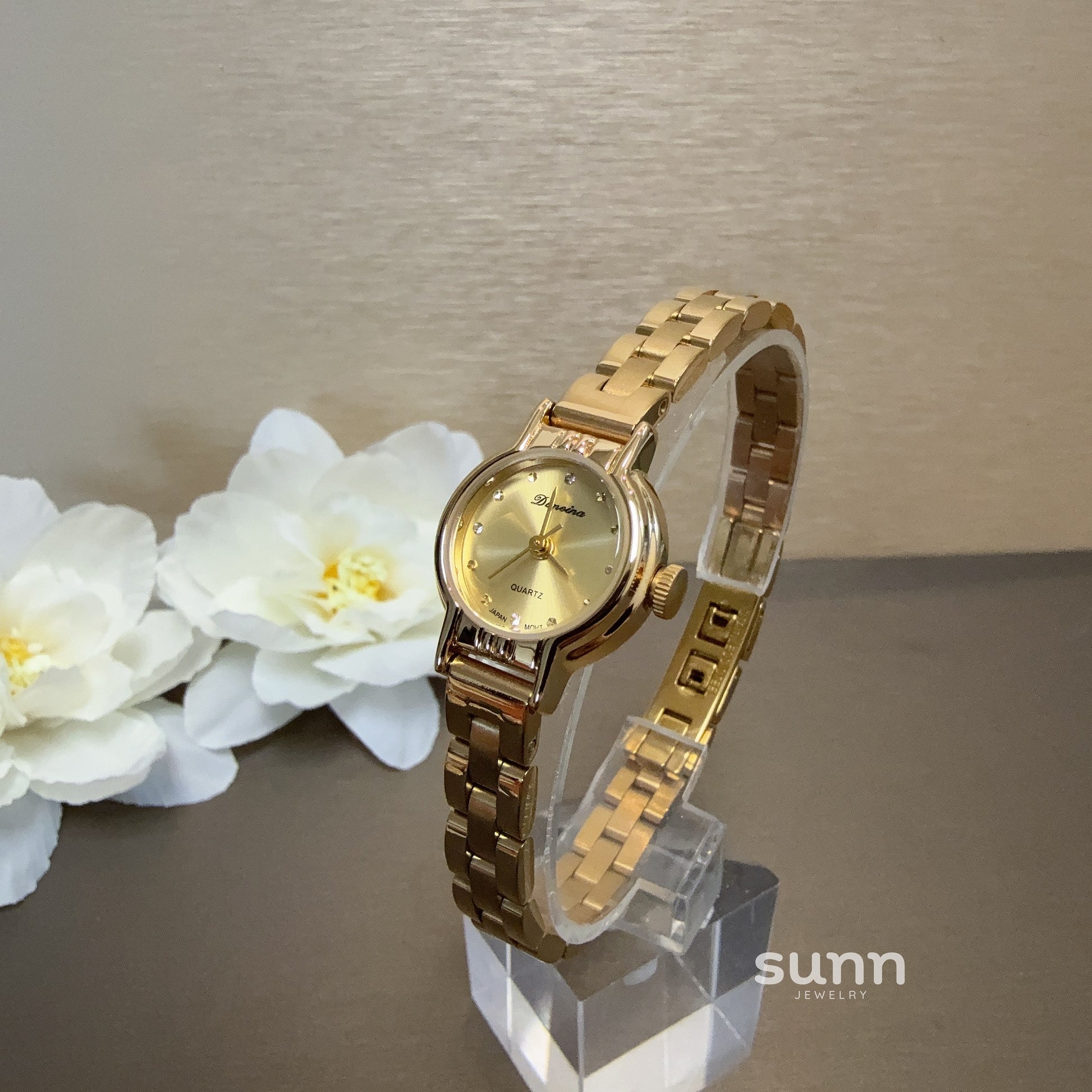 Magdalena Retro Round Watch [F20T9R5T]