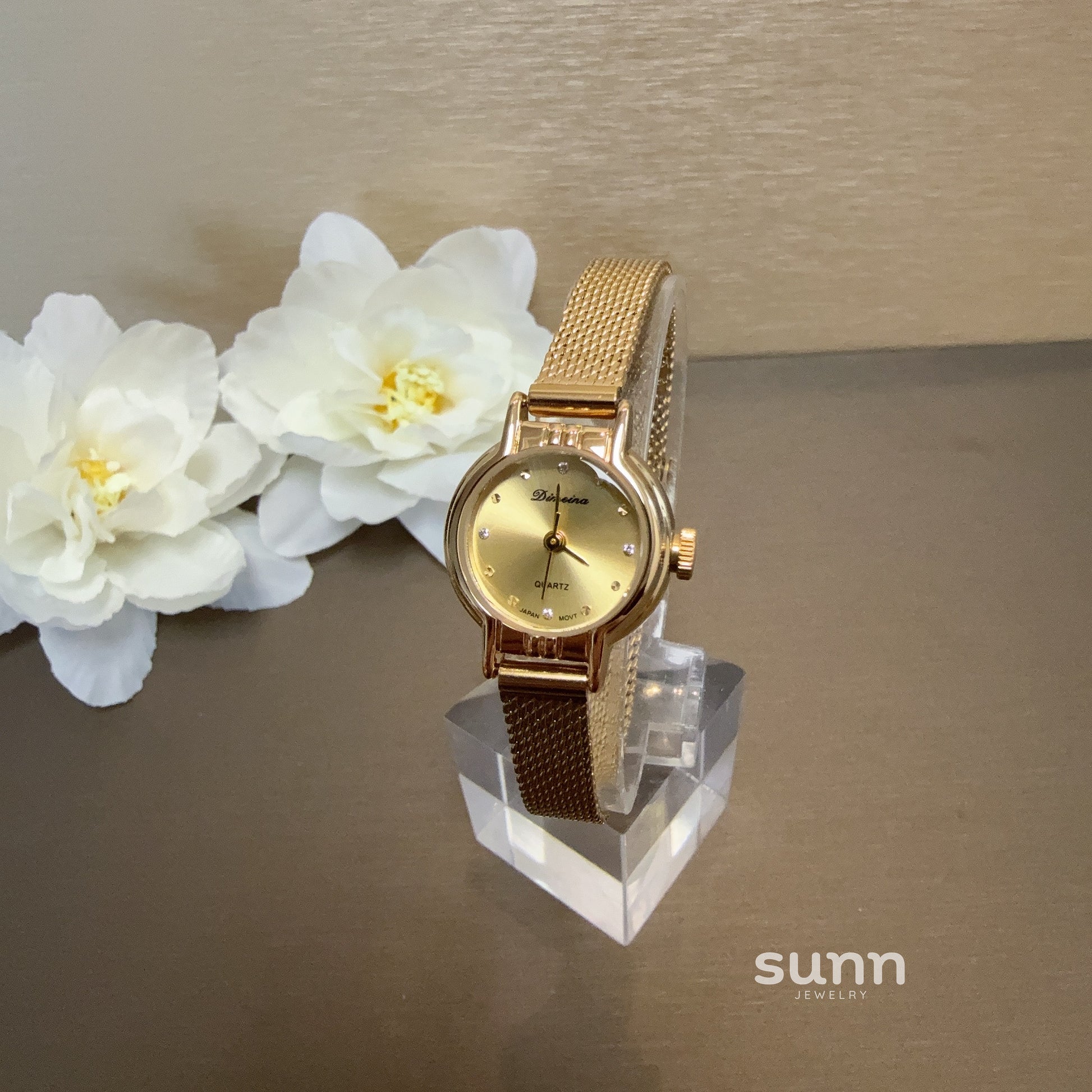 Magdalena Retro Round Watch [6ALR0EHK]
