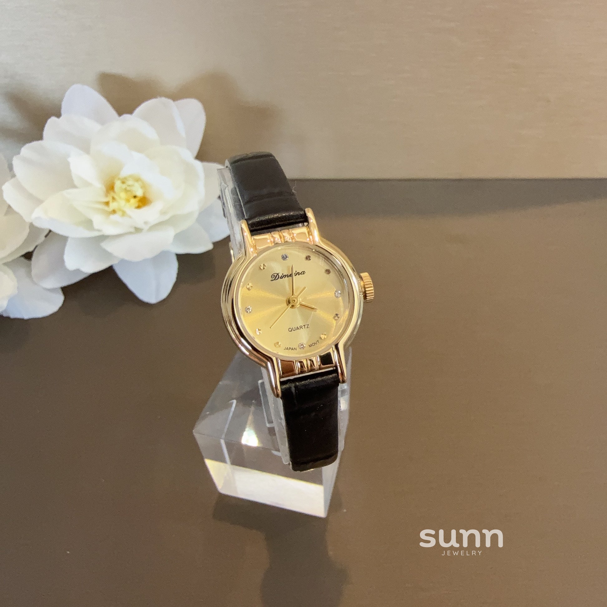 Magdalena Retro Round Watch [CD9WXGRS]
