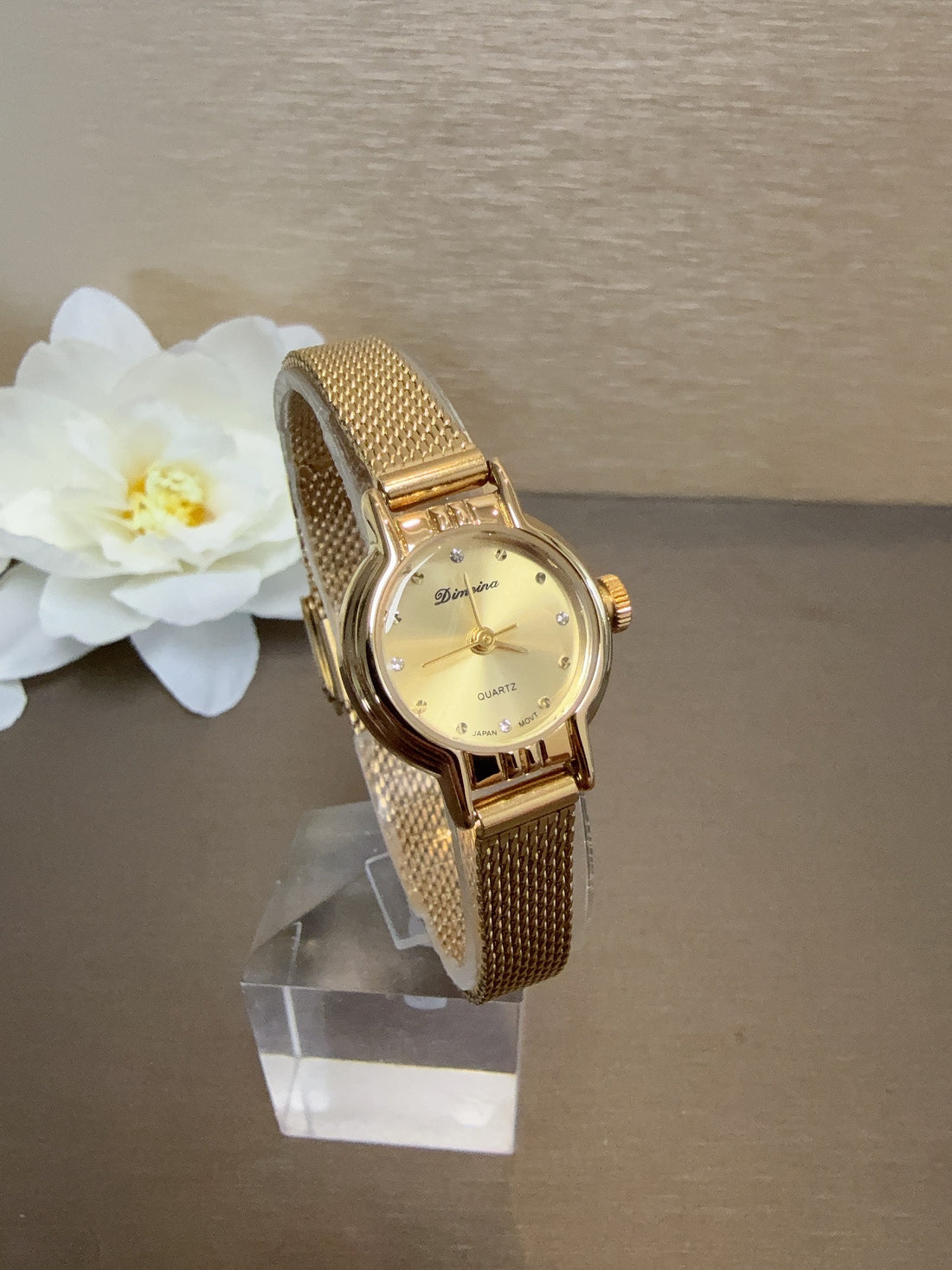 Magdalena Retro Round Watch [M78YLU2M]