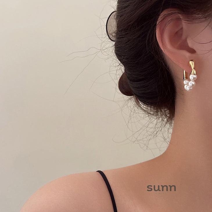 Mahnoor Pearl Front Back Earrings [8H731DEV]