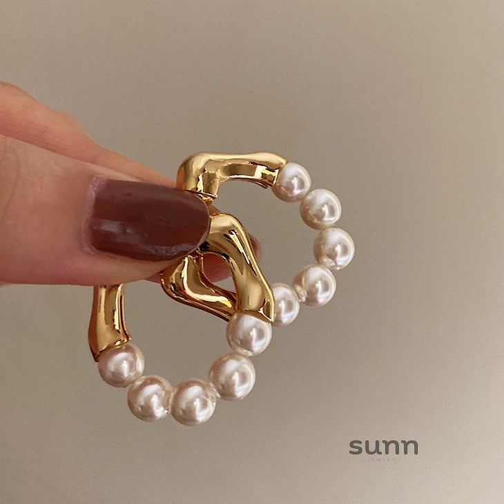 Mahnoor Pearl Front Back Earrings [UJGO4B6P]