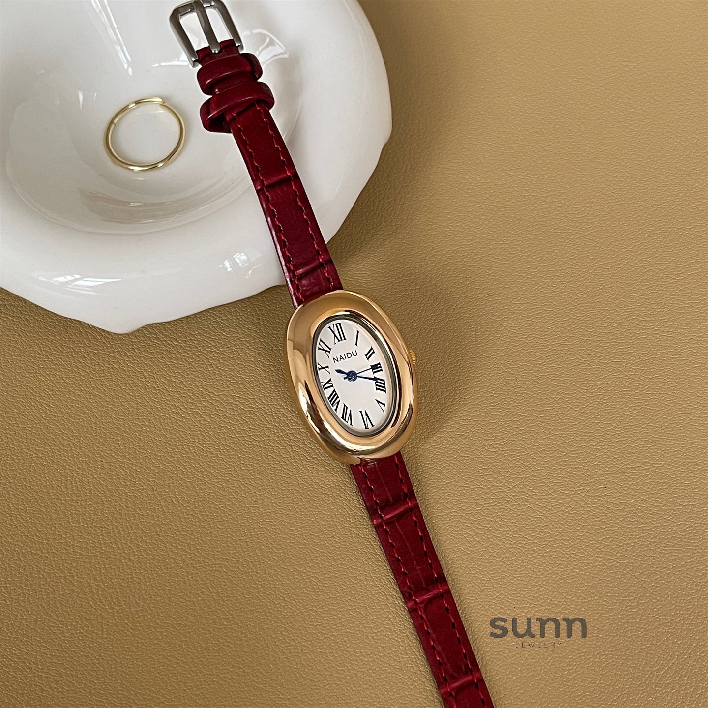 Mahnoor Vintage Oval Watch [OO8CR0XO]