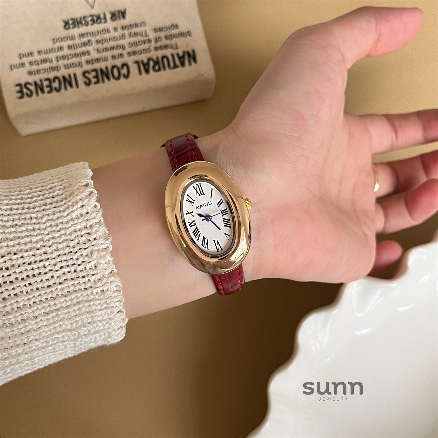 Mahnoor Vintage Oval Watch [GOITCA1X]
