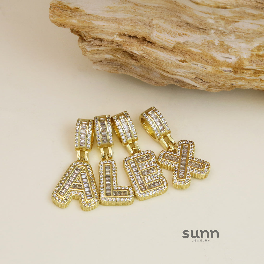Maida Gold Letter Pendant Necklace [3W3D01J2]