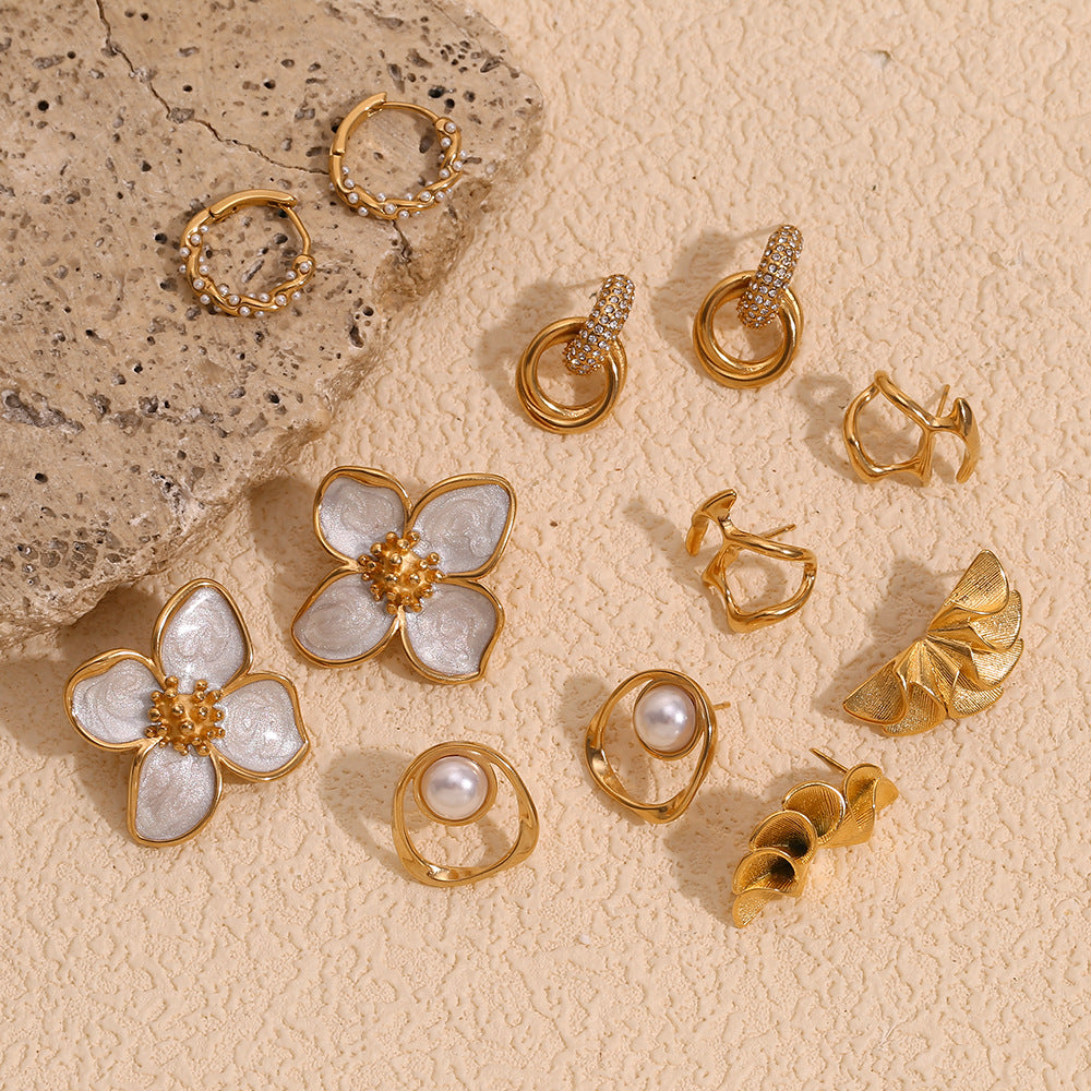 Maira Gold Petal Earrings [9628UDJB]