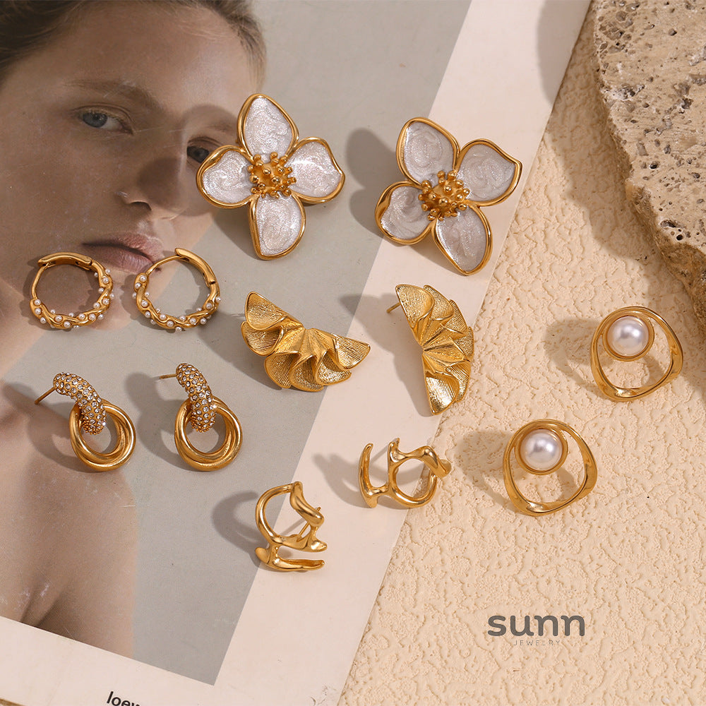 Maira Gold Petal Earrings [VVD3JDTW]
