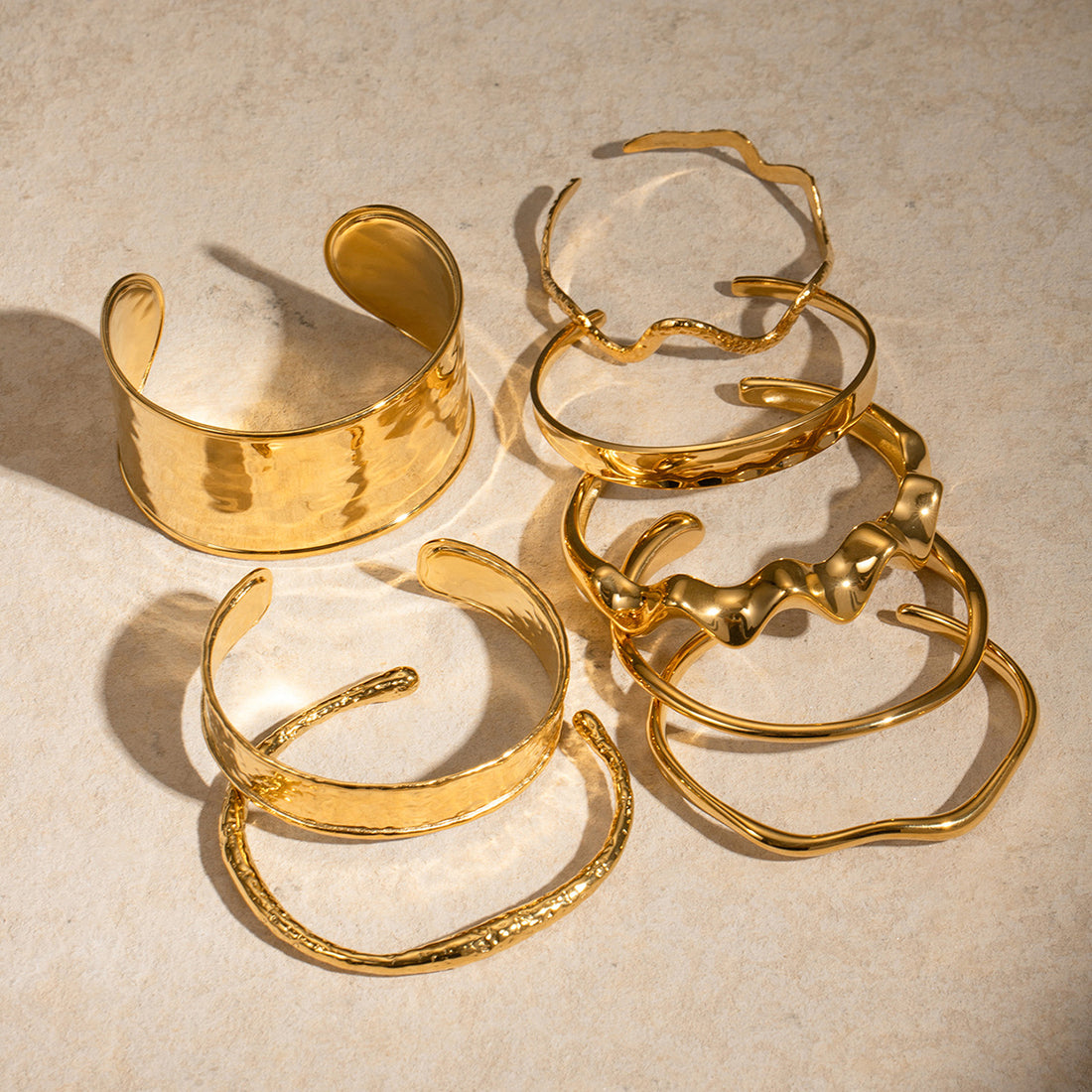 Maizey Asymmetric Gold Bangle [MMP89H4W]