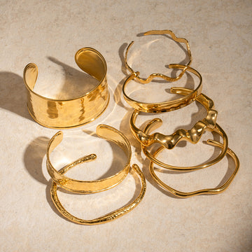 Maizey Asymmetric Gold Bangle [MMP89H4W]