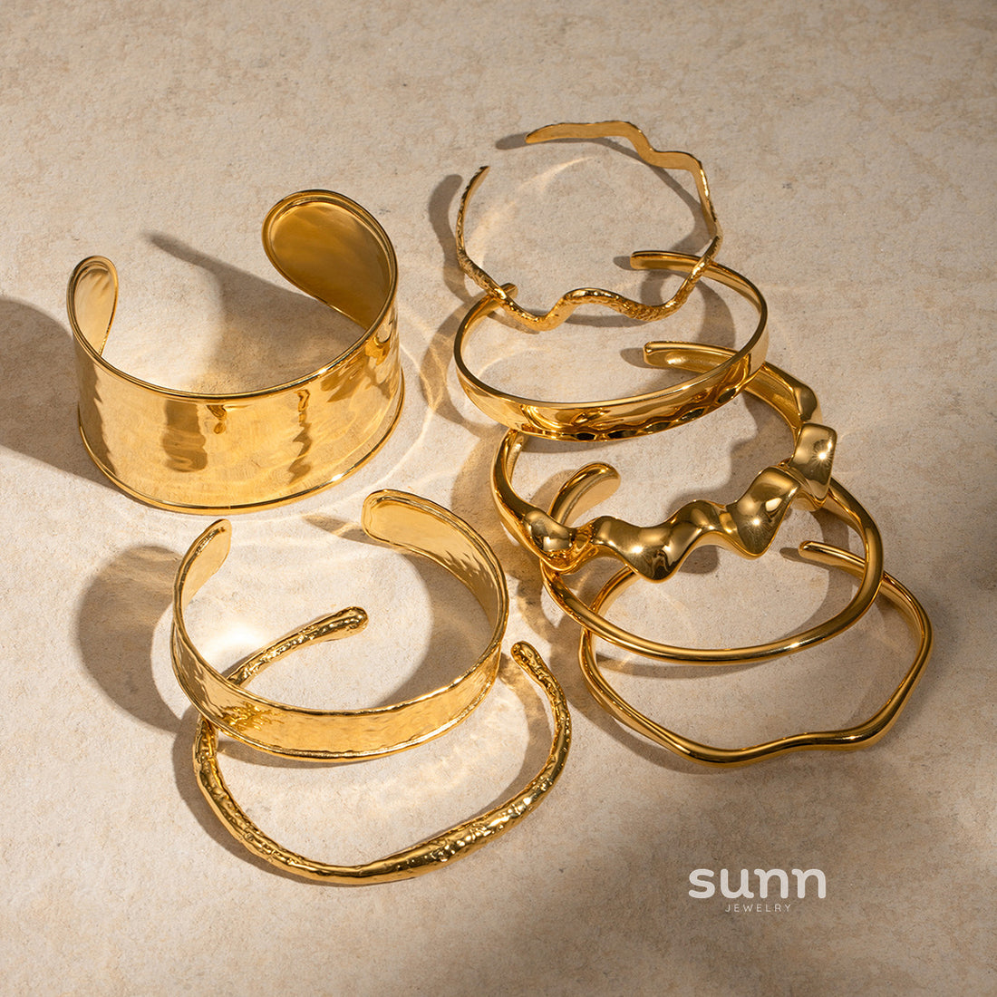 Maizey Asymmetric Gold Bangle [MMP89H4W]