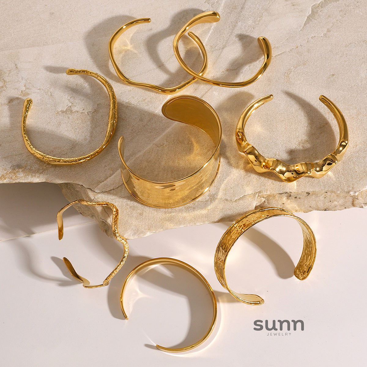 Maizey Asymmetric Gold Bangle [U6R7TA79]