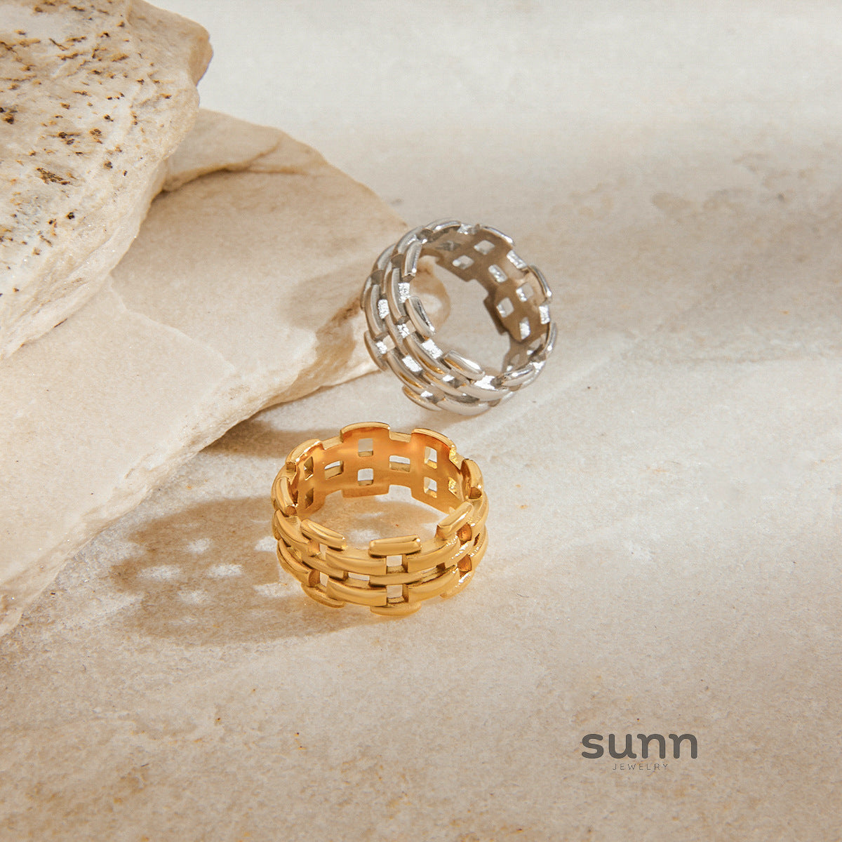 Maizy Sleek Stainless Band Ring [9ZA83BJ4]