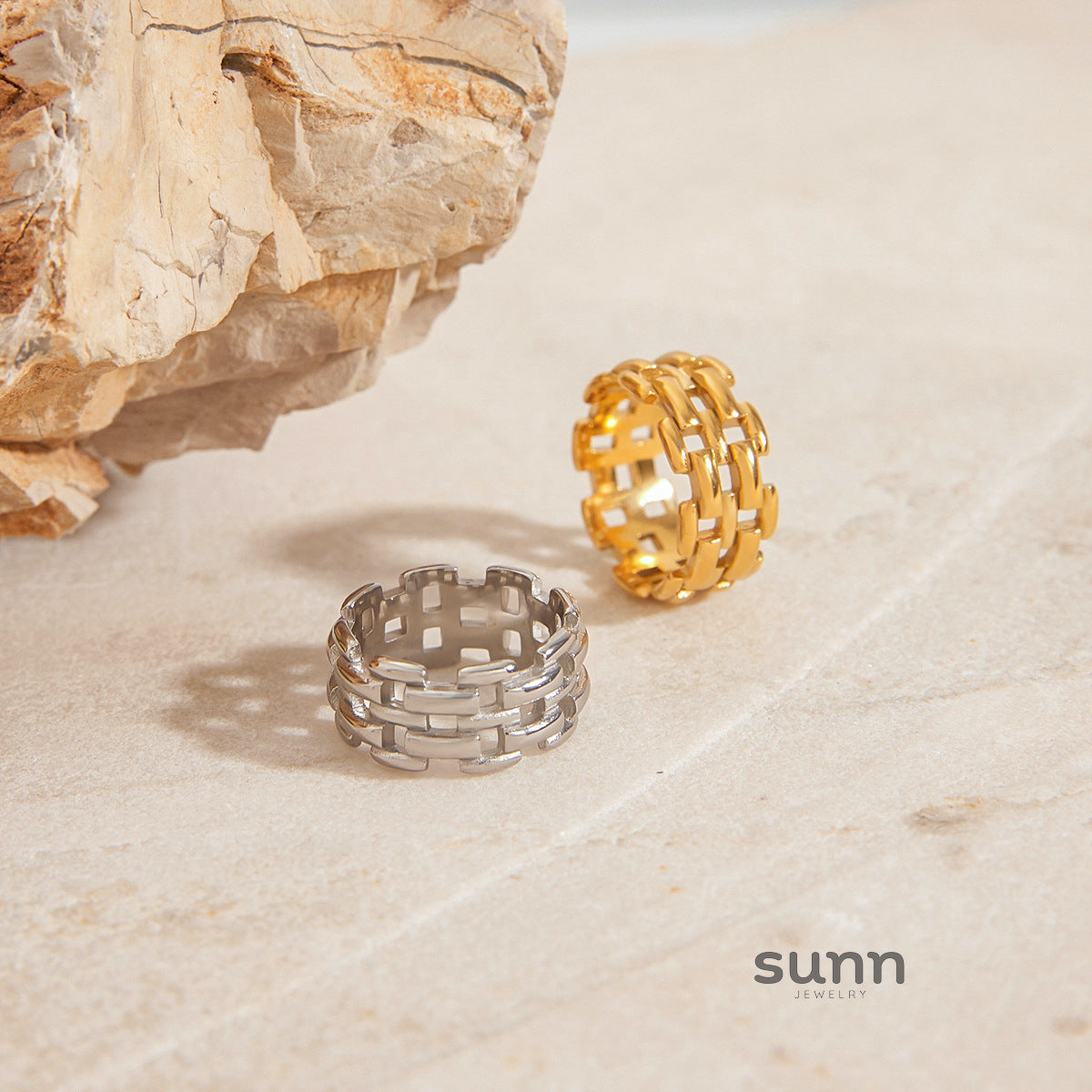 Maizy Sleek Stainless Band Ring [U9SNK00D]