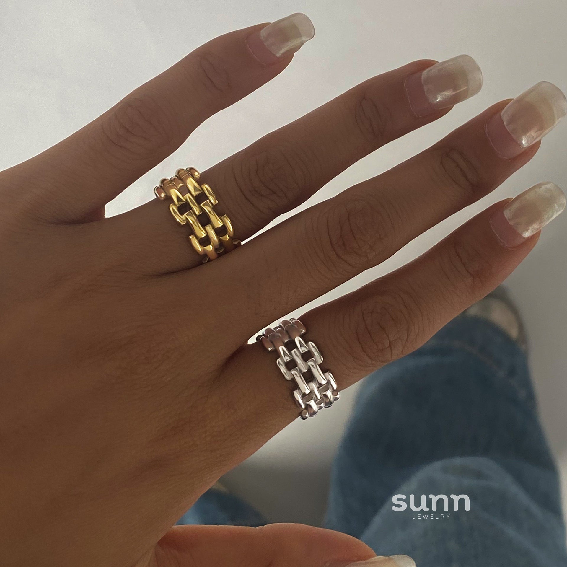 Maizy Sleek Stainless Band Ring [H3DEZTEM]