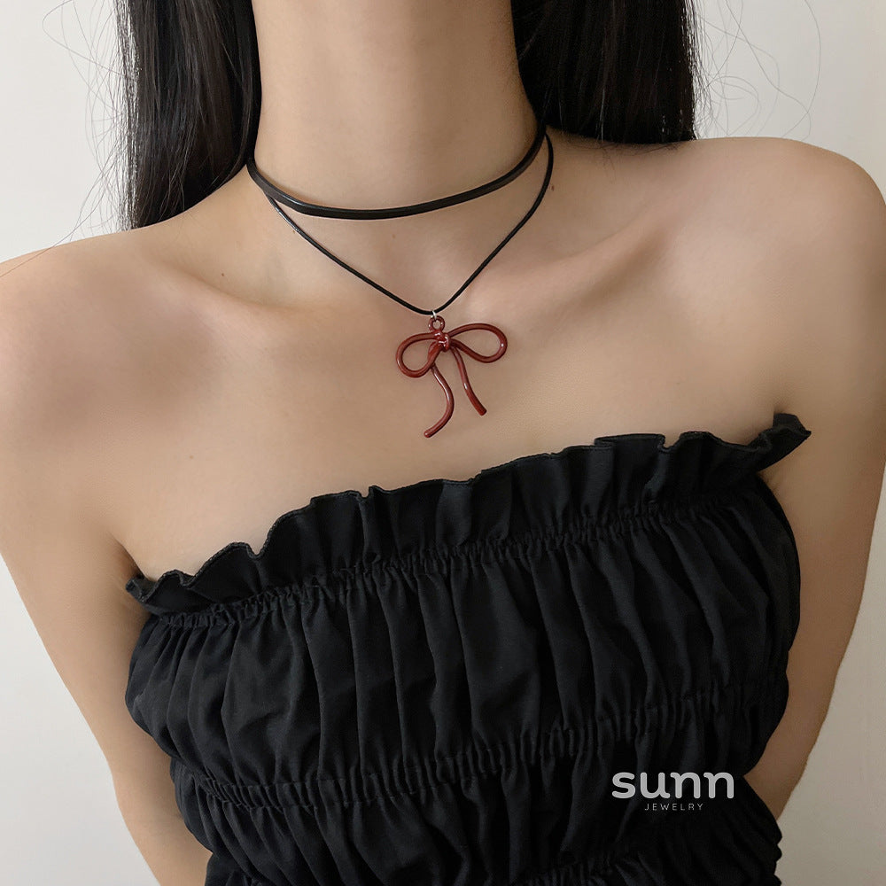 Makenna Bow Pendant Necklace [I3Y22OVD]