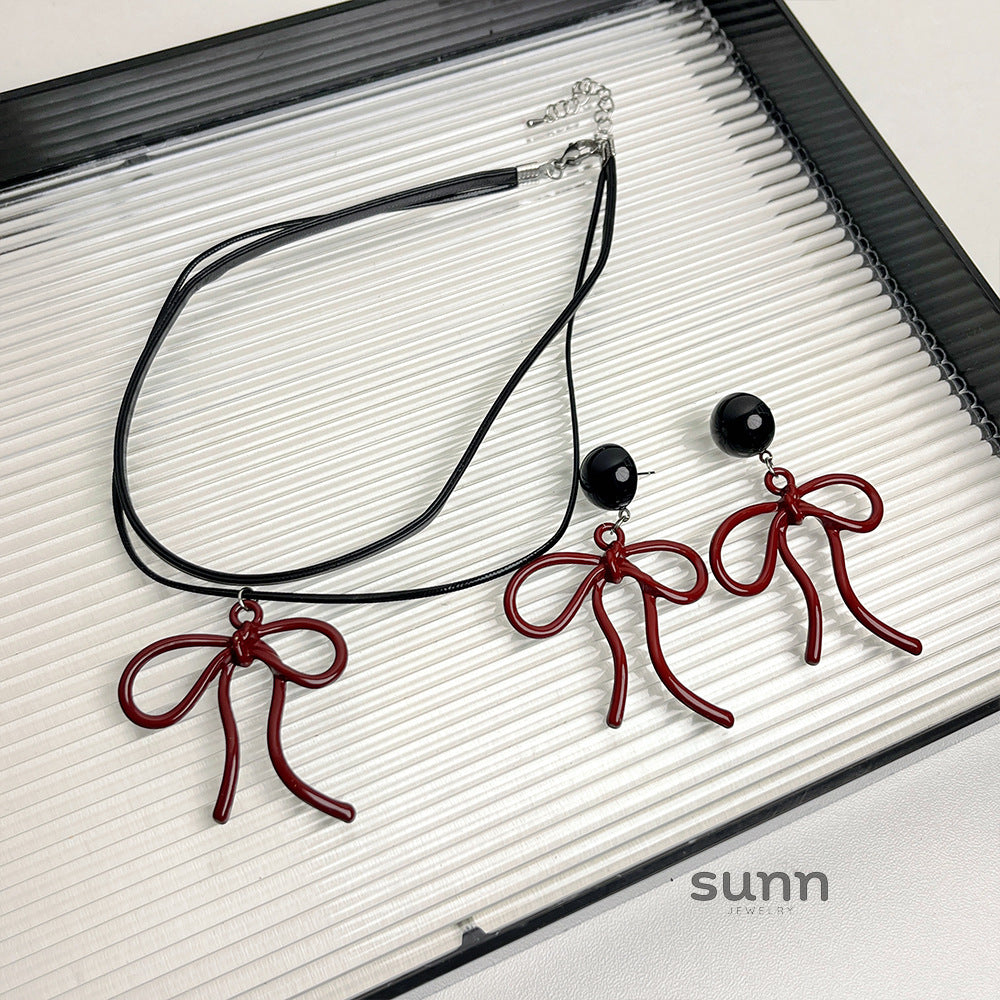 Makenna Bow Pendant Necklace [UKRQMMN3]