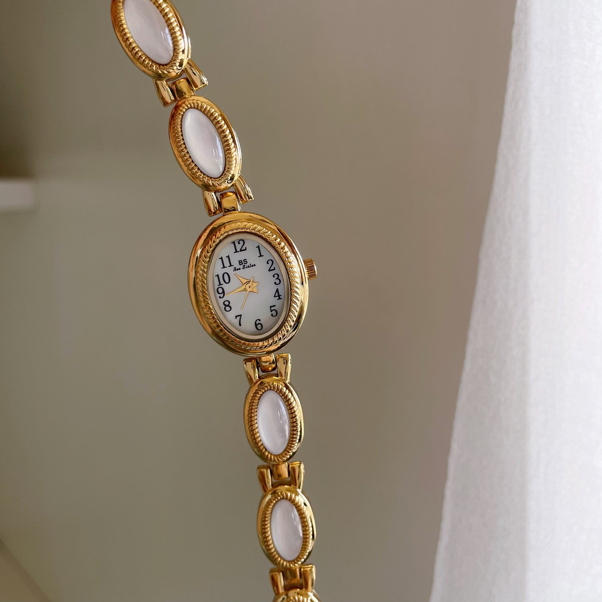Makenzee Mother-of-Pearl Oval Wristwatch [LQEXUPOS]