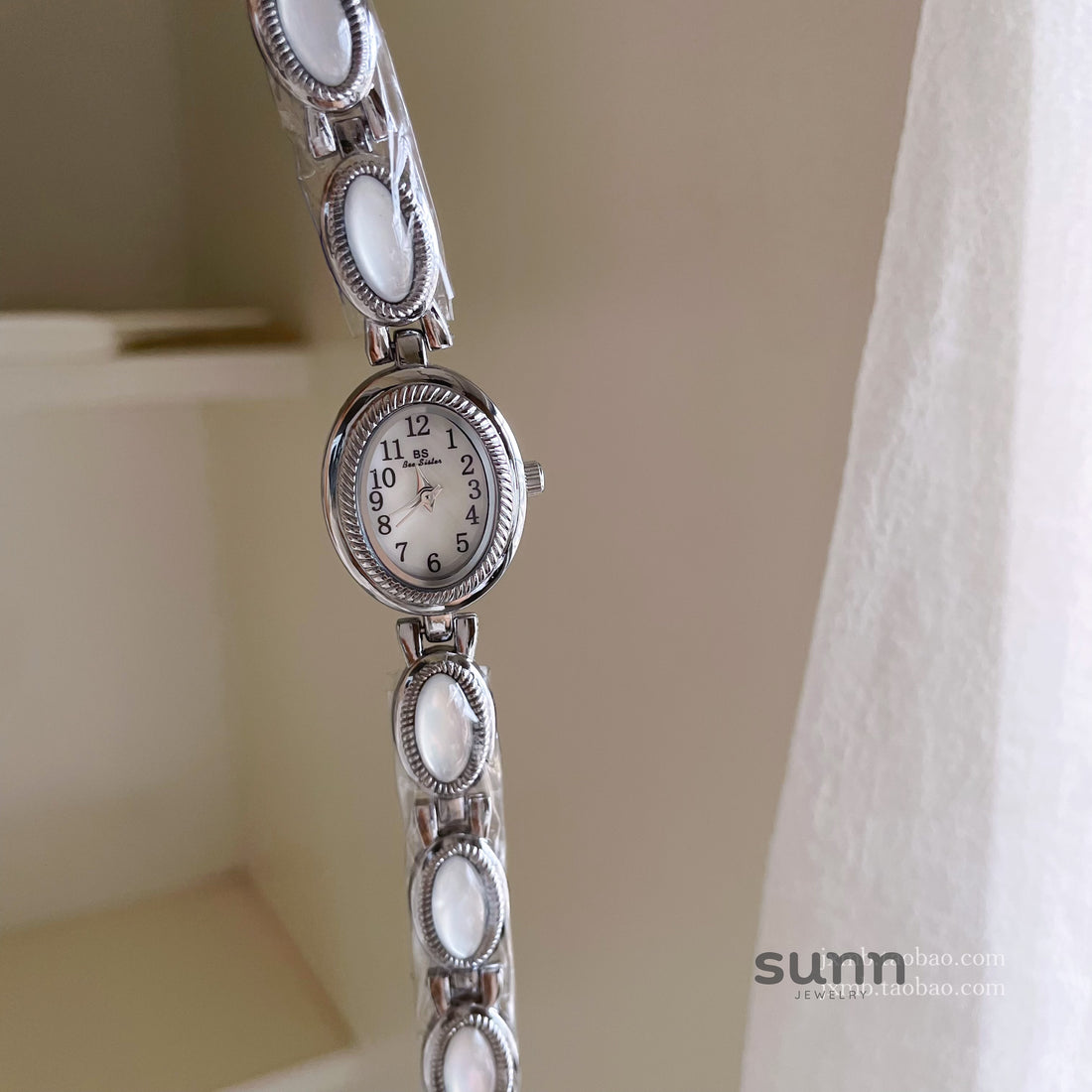Makenzee Mother-of-Pearl Oval Wristwatch [LQEXUPOS]