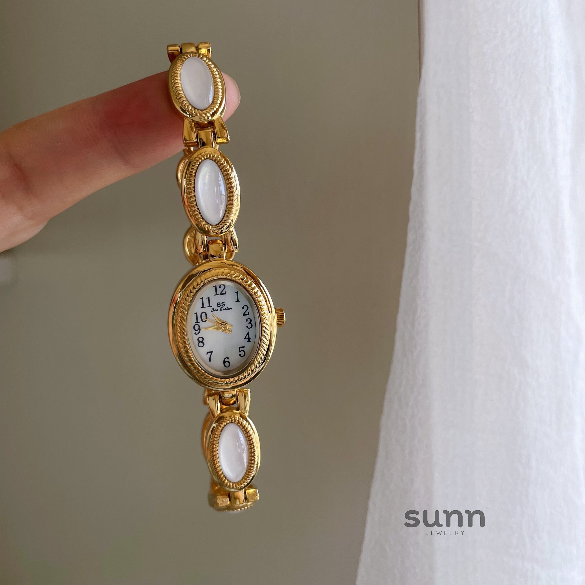 Makenzee Mother-of-Pearl Oval Wristwatch [M5ISR5J4]