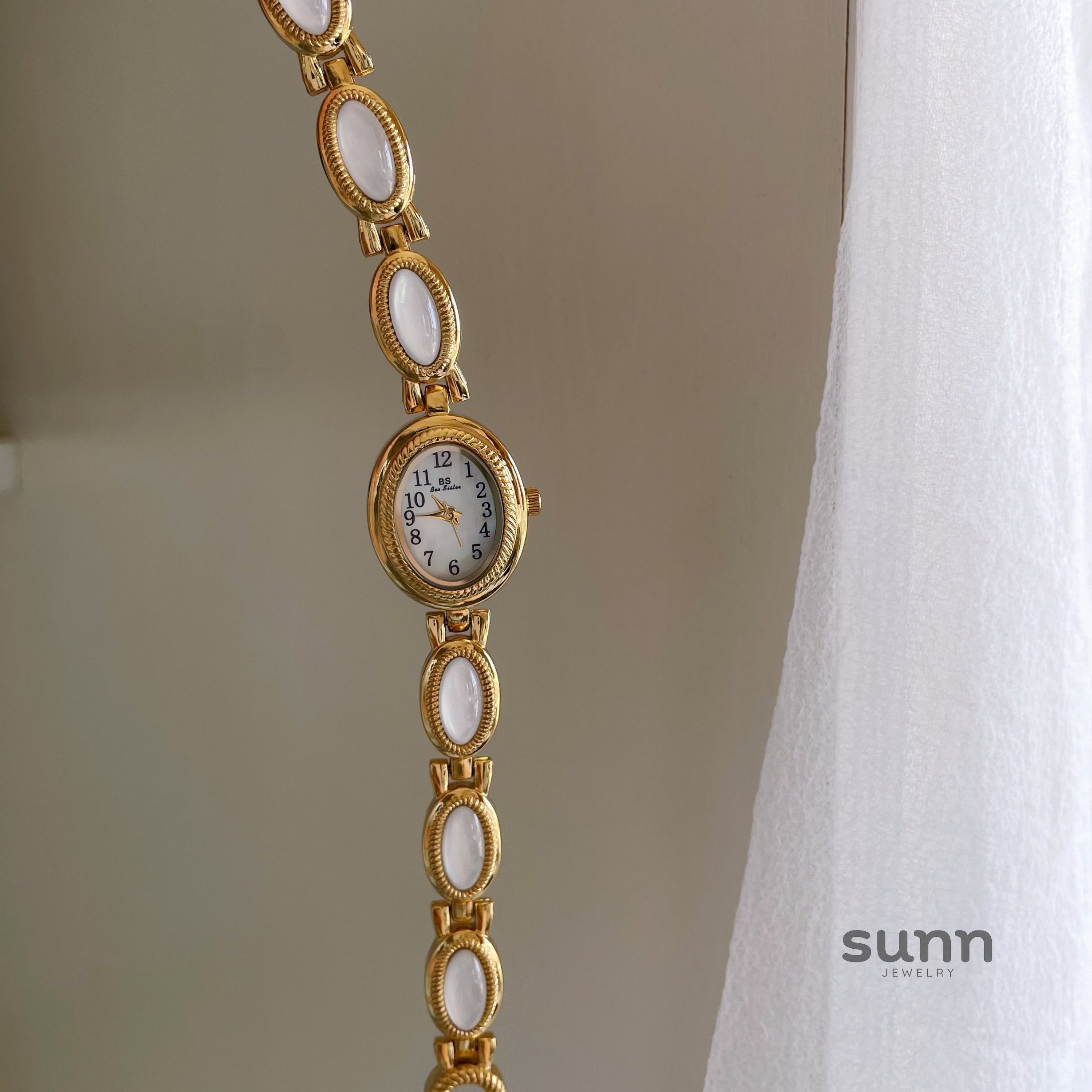 Makenzee Mother-of-Pearl Oval Wristwatch [13MASWS5]
