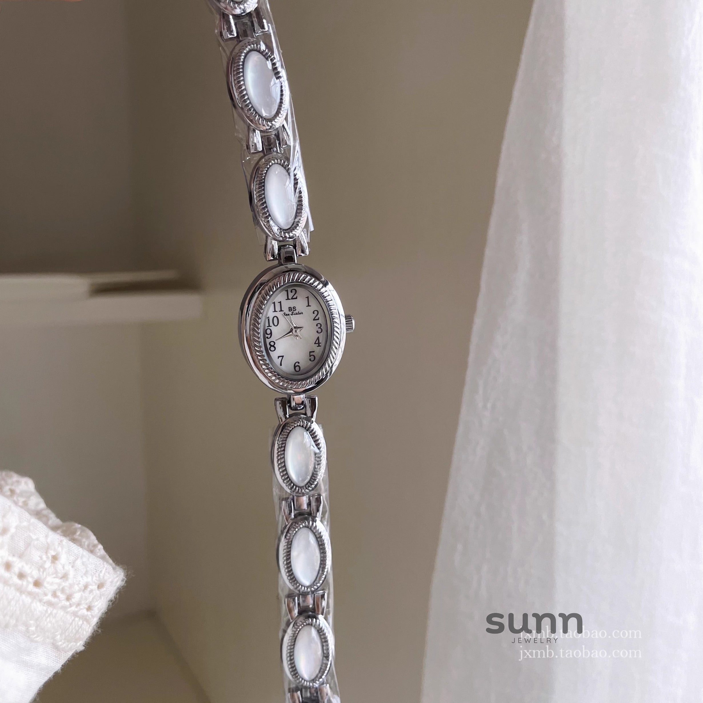 Makenzee Mother-of-Pearl Oval Wristwatch [C7ELMQX2]