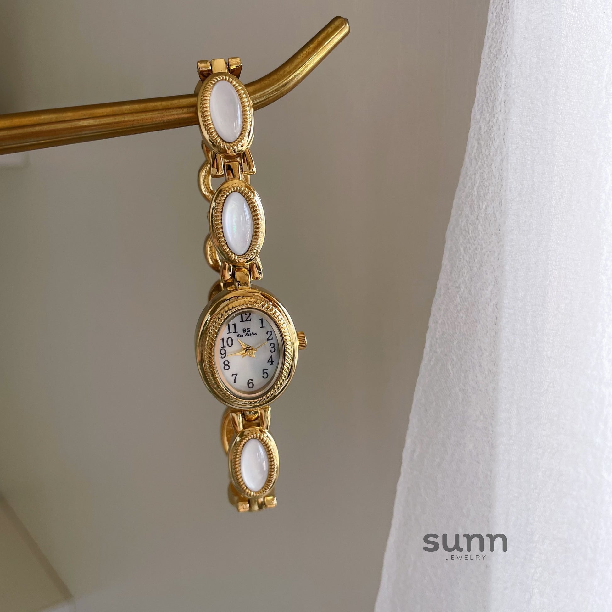 Makenzee Mother-of-Pearl Oval Wristwatch [M2KKTAHV]