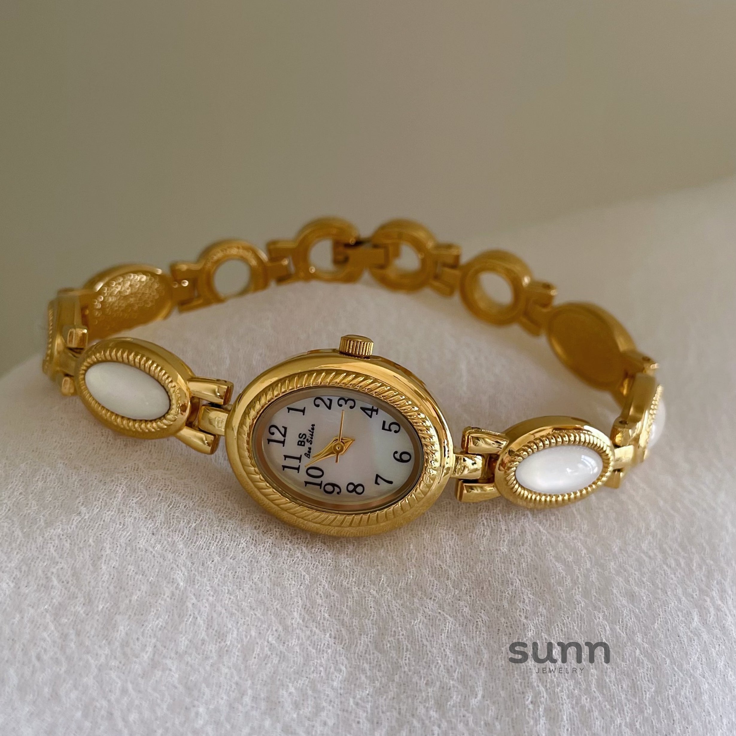 Makenzee Mother-of-Pearl Oval Wristwatch [82IWDA9O]